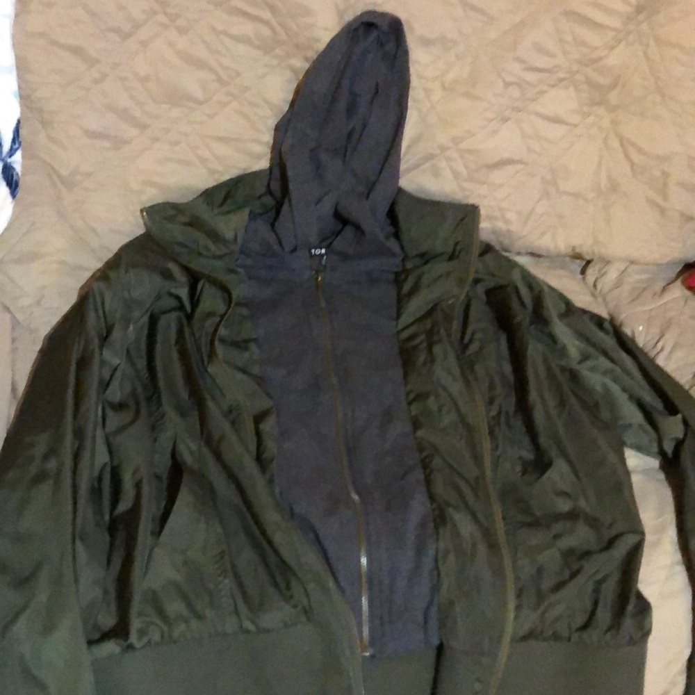 Stylish bomber jacket with faux layered look